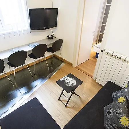 Tiffany Apartment *